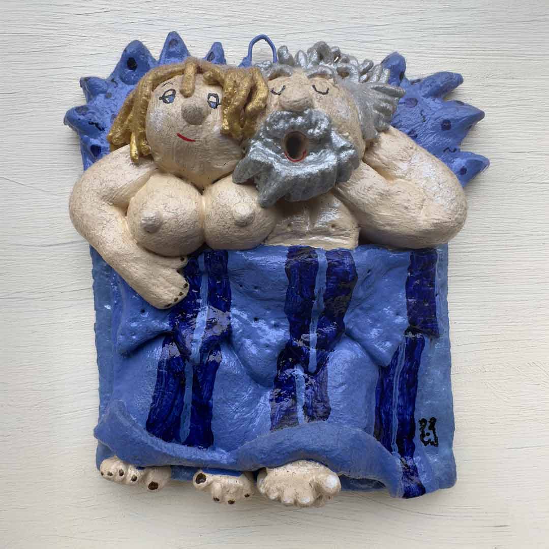 Anita och Ove trynar i sängen